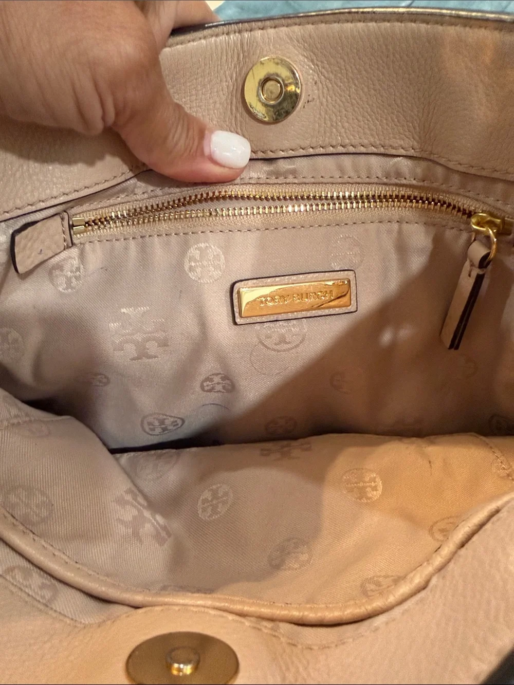 Tory Burch Pale Pink/Crene Pebbled Leather Shoulder Bag with Gold Chain